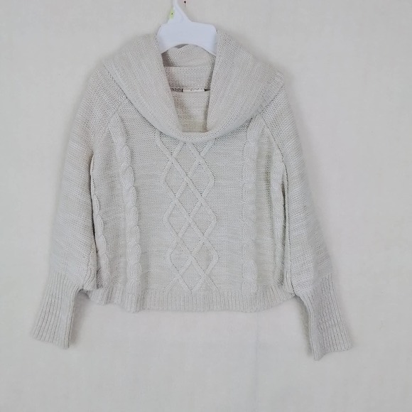 Girl's Oversized Dolman Sleeve High Waisted Knit Sweater Size Medium in Beige - Picture 3 of 10